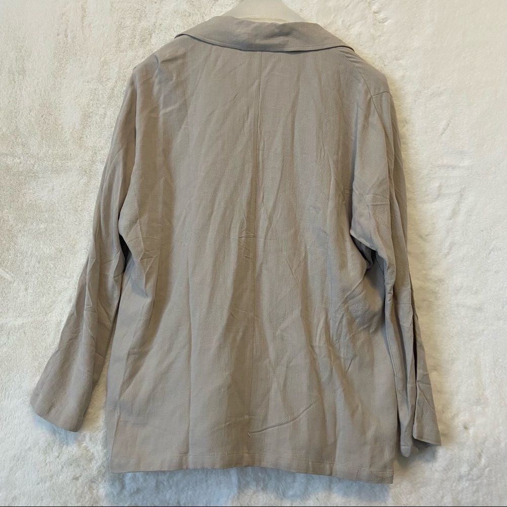 Lolë the Pearse Linen Jacket - Picture 7 of 8